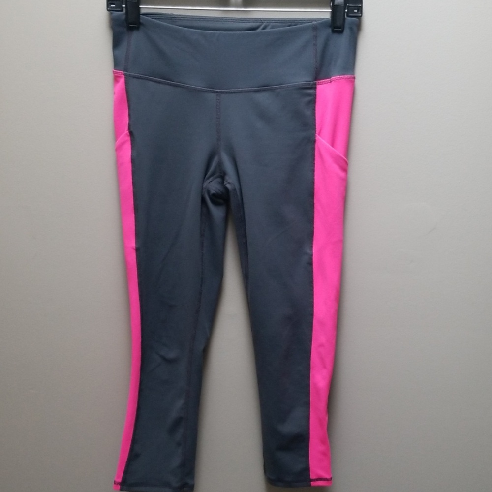 GAPfit gray and pink cropped activewear size s